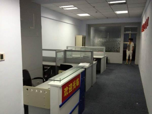 金鼎国际广场，全套办公家具，降价急租，急急急！