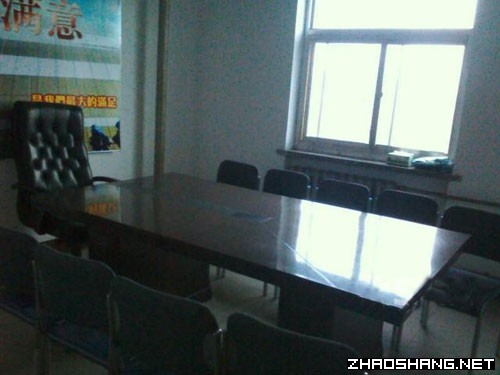 太原小型会议室出租，有桌椅
